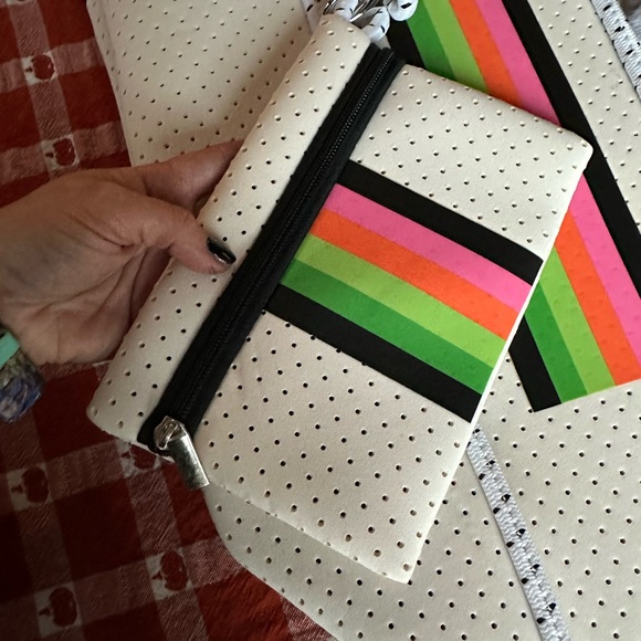 Visit the Azure Beach Bags for Women | Large Neoprene Multipurpose - Picture 3 of 8